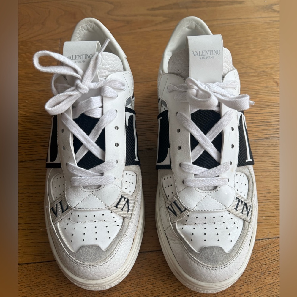 Valentino Men Low-Top Calfskin Vl7N Sneaker With Bands in mint condition SZ 42